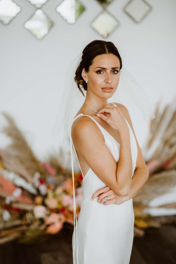 PIXIE - one tier shoulder length veil with scattered diamantes