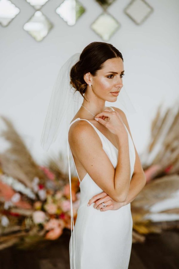 PIXIE - one tier shoulder length veil with scattered diamantes