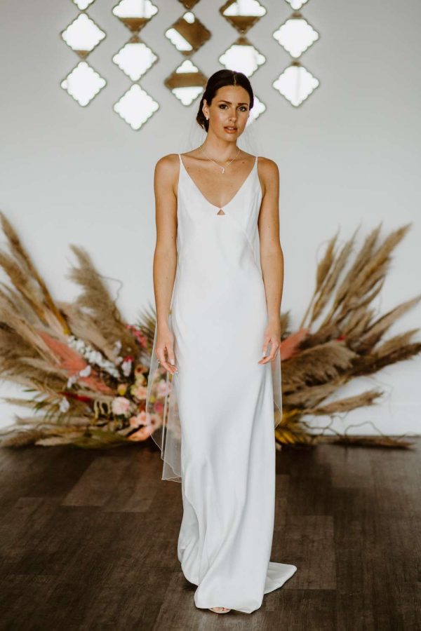 Beatrice - single layer waltz length veil with scattered diamantes