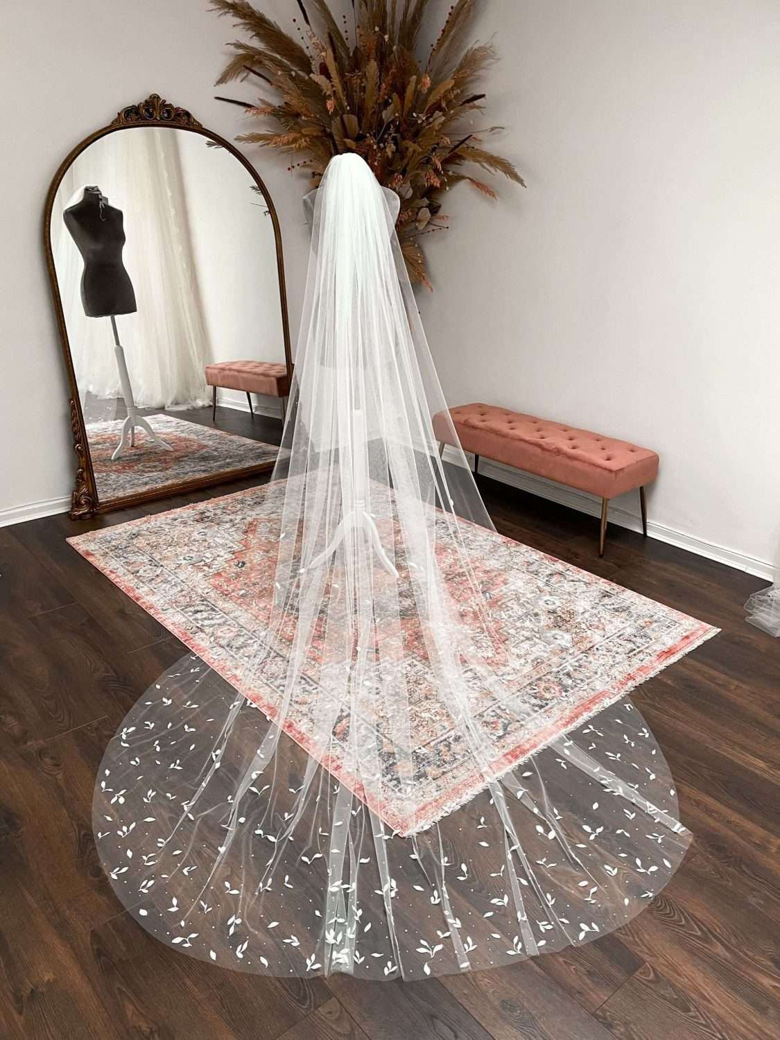 Cathedral veil with lace petals and pearls Cathedral veil with lace petals and pearls