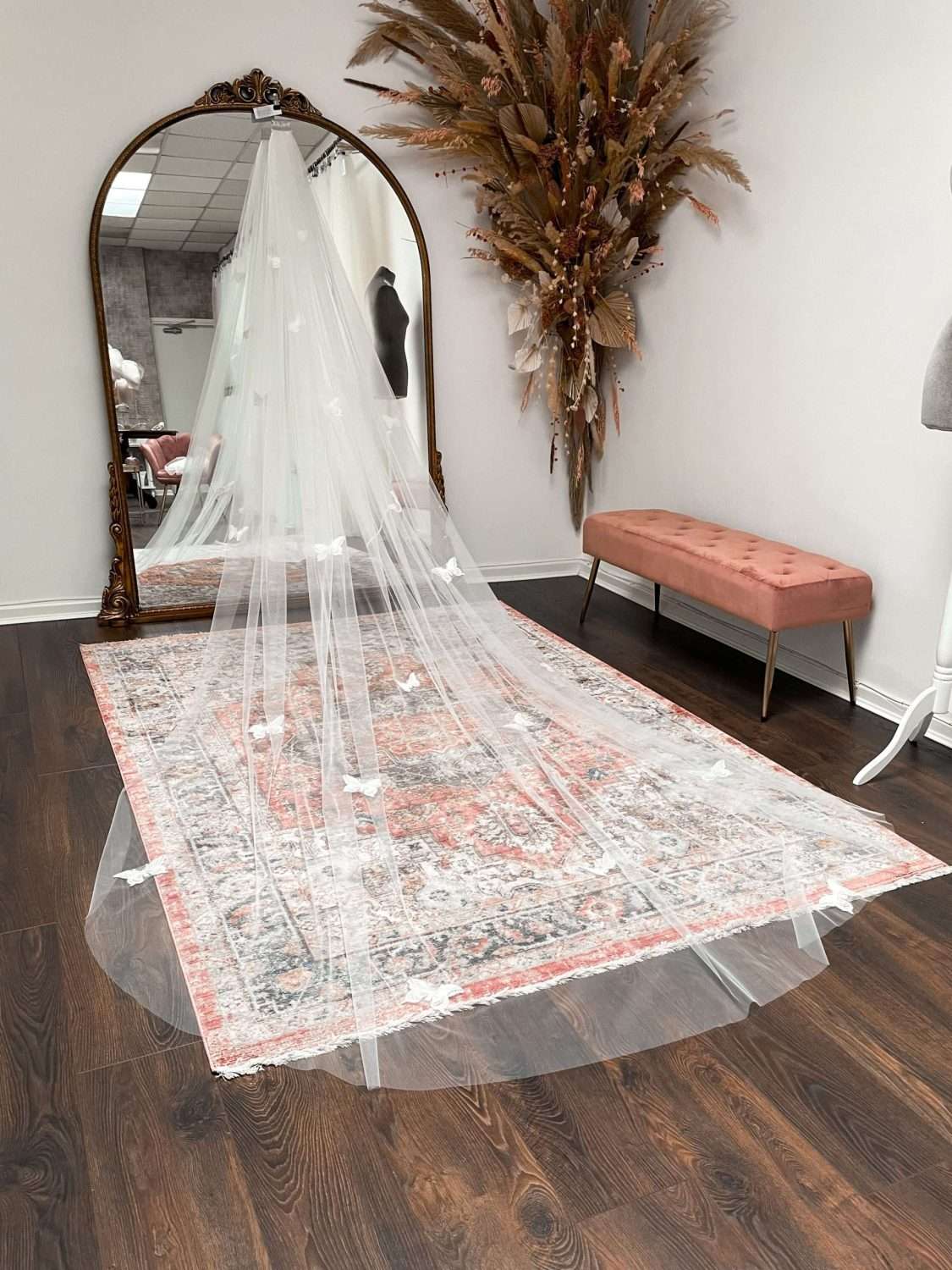 Long veil with scattered lace butterflies Long veil with scattered lace butterflies