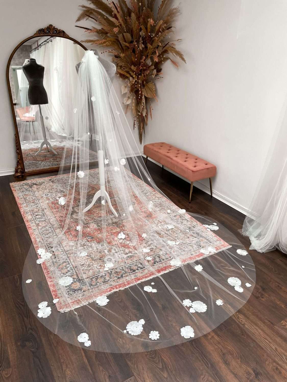 Single layer custom lace veil with scattered lace flowers Single layer custom lace veil with scattered lace flowers