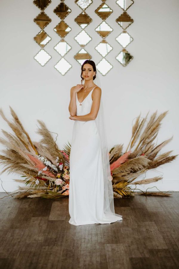 Charlotte – one layer floor length veil with a pencil edge (main)