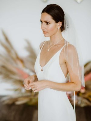 Chloe - one layer elbow length veil with pearls "falling stars"