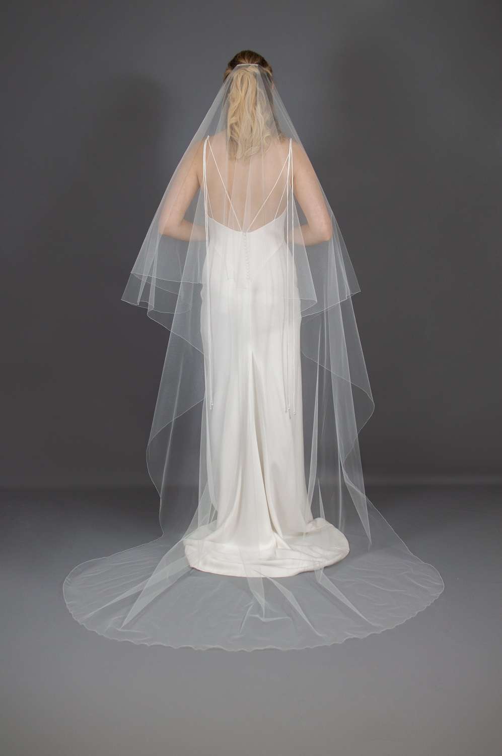 Wedding veil gathering long drop veil