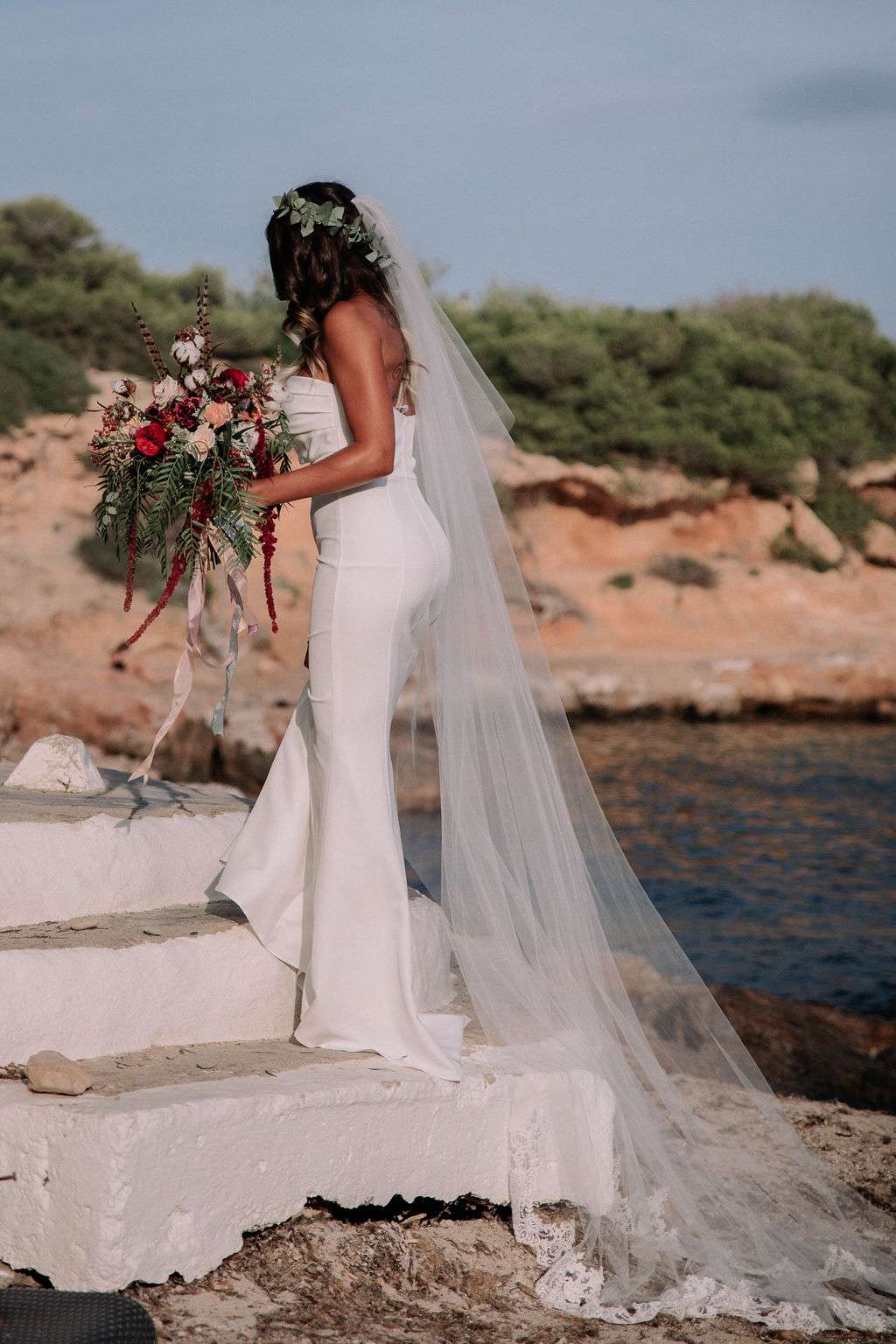 cathedral veil, outdoor wedding