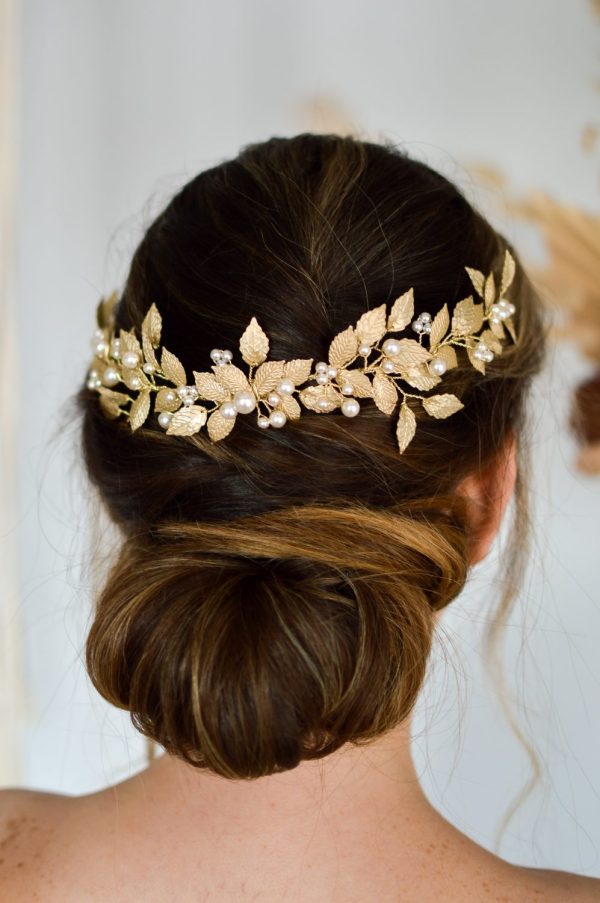 Aurelia AR636 half halo gold leaf & pearl