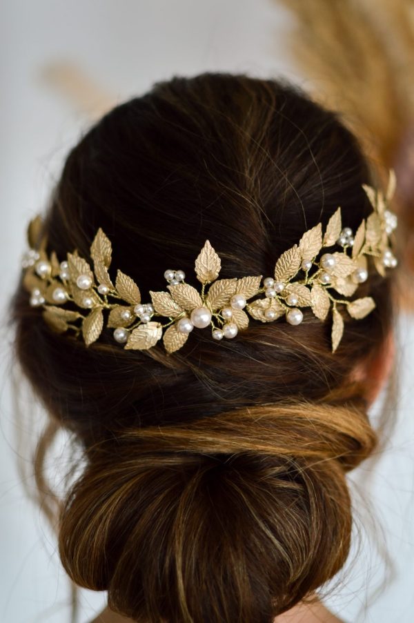Aurelia AR636 half halo gold leaf & pearl (2)