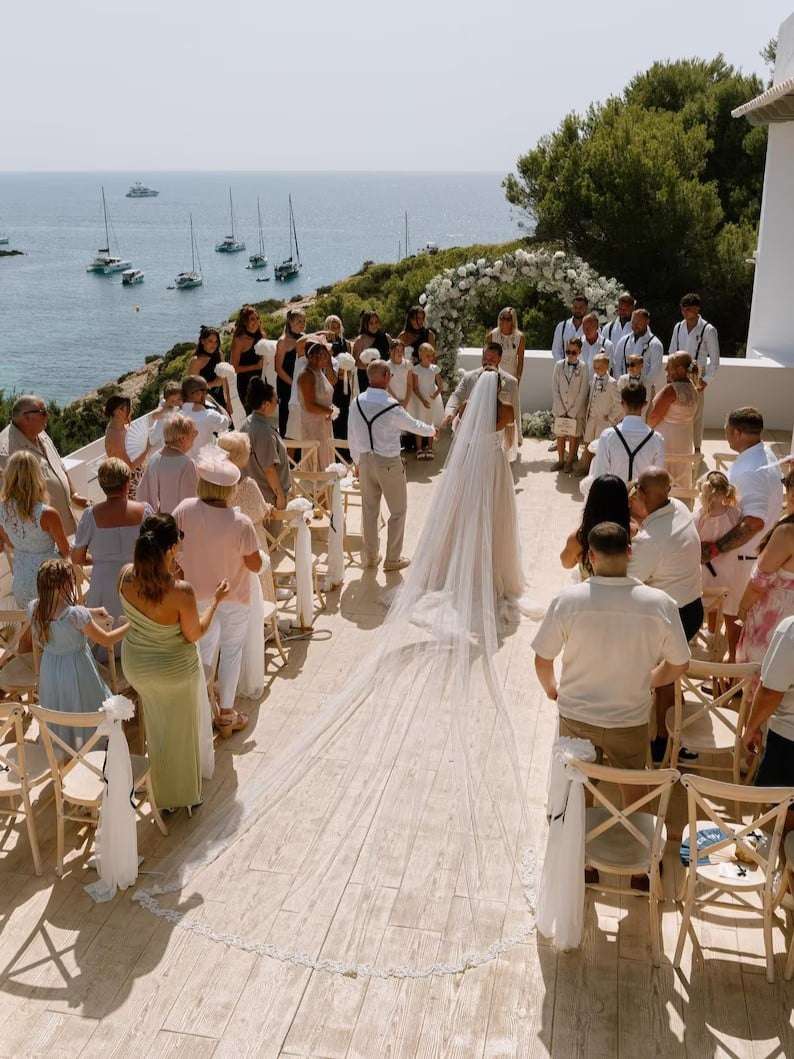 extra long veil - wedding veil guide