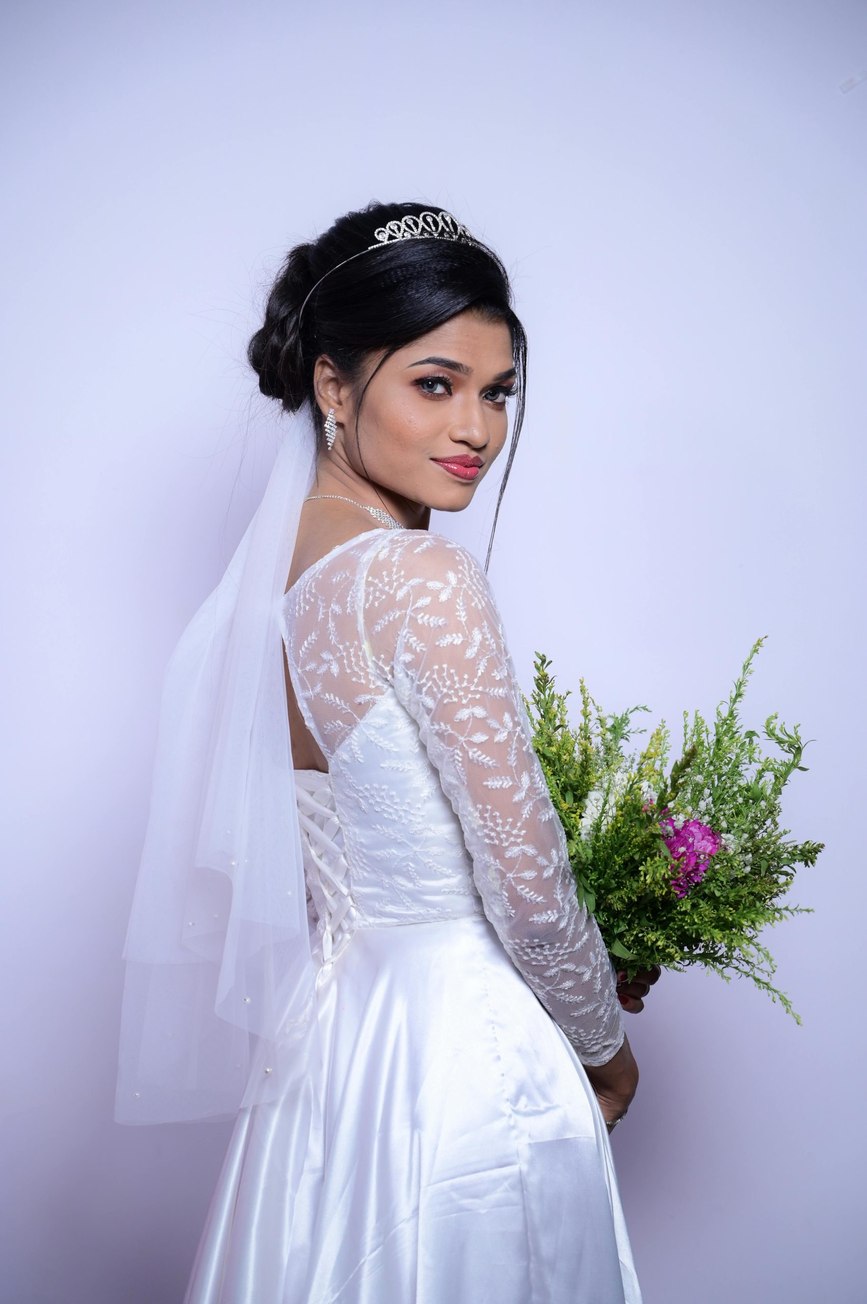 White Or Ivory Wedding Veils | How to Avoid a Mismatch With Your Dress 5 White Veil with White Dress