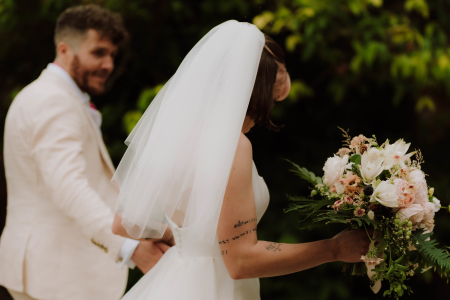 Real Wedding | A Fabulous Short Ivory Veil for Bride Nicole 12 banner for short ivory veil post