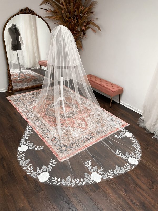 Elisabete’s Floral Embroidered Veil