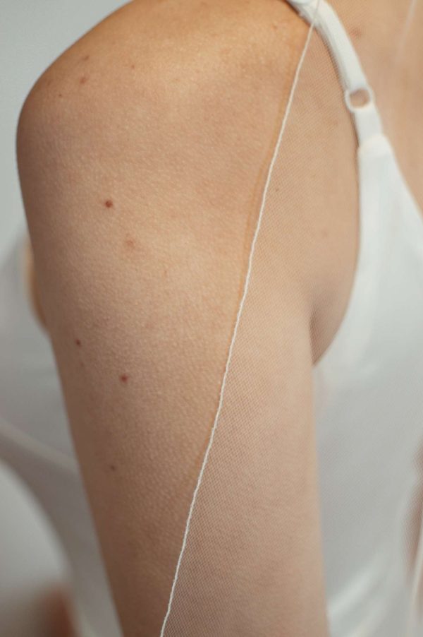 Esta | Classic Single Tier Chapel Length Veil With Sewn Edge