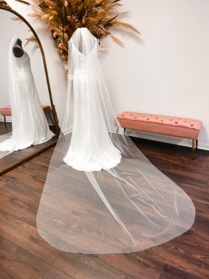 Gina – One Layer Slim Width Cathedral Length Veil with Cut Edge main