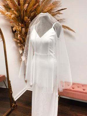 Maddie – Fingertip Length Drop Veil with Cut Edge